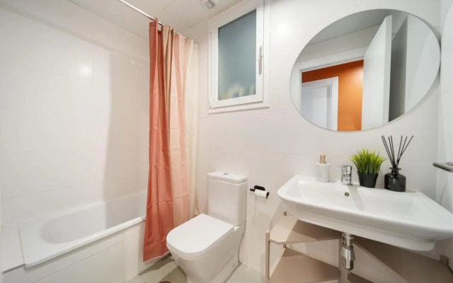 Brand new apartment with gym&rooftop pool.