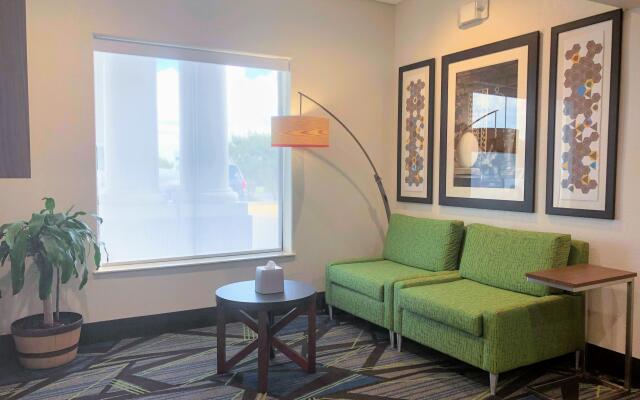 Holiday Inn Express & Suites Hearne, an IHG Hotel