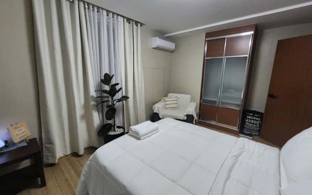 Cozy 1BR Condo in Mandaluyong City With City Skyline View