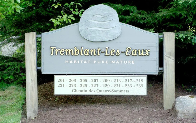 Tremblant les Eaux by Location ADP Tremblant