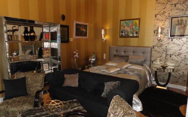 Boudoir Budapest Apartment