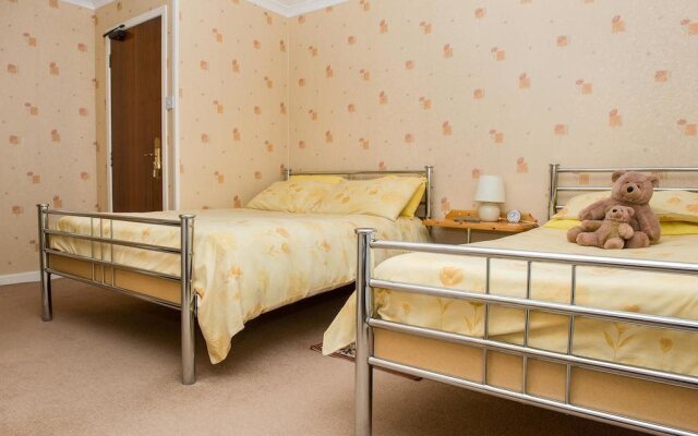 All Seasons Gatwick Guest House