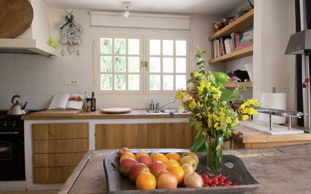 Plush Villa in Villecroze with Private Swimming Pool