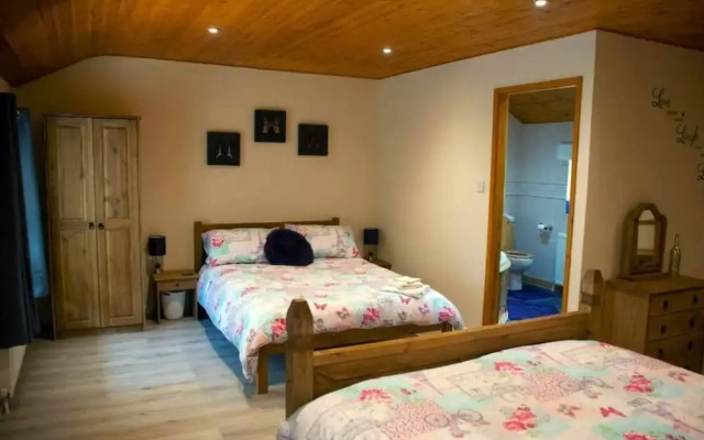 Snowdonia-3bedroom-2 Bathroom-petfriendly-garden