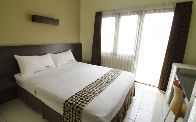 RedDoorz near Gubeng Station