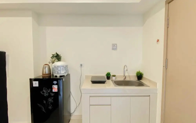 Comfortable And Minimalist Studio At Apartment Meikarta District 1 – Guest Rooms – Cibatu