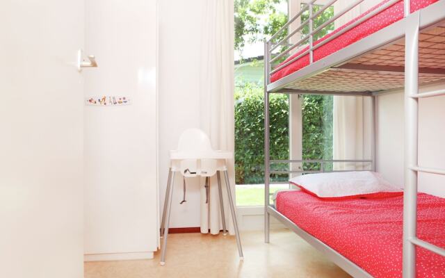 Comfortably Furnished Bungalow on Lake Veere