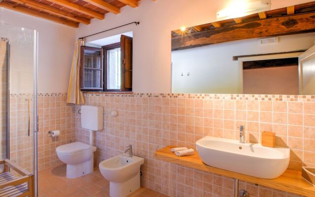Spacious Holiday Home with Swimming Pool in Anghiari
