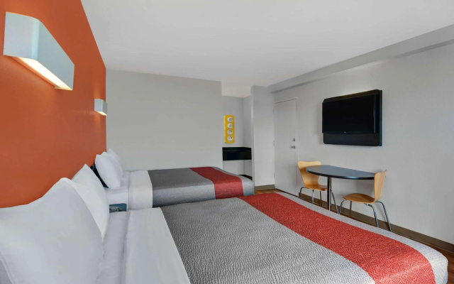 Motel 6 Cutler Bay, FL