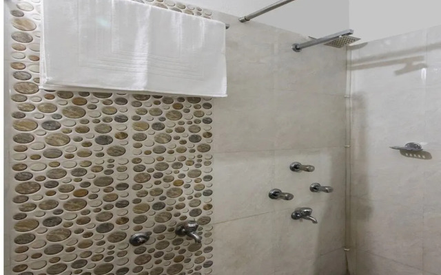 Hotel Emerald Park By OYO Rooms