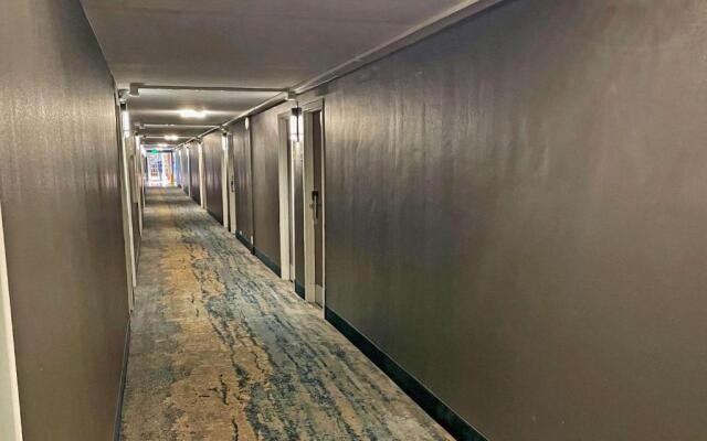 Clarion Hotel Conference Center