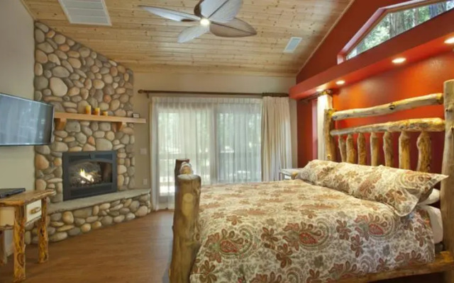 RedAwning Cabin #33A Bus Stop