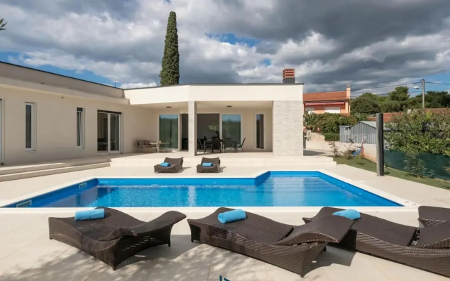 Sandi Comfortable Holiday Residence