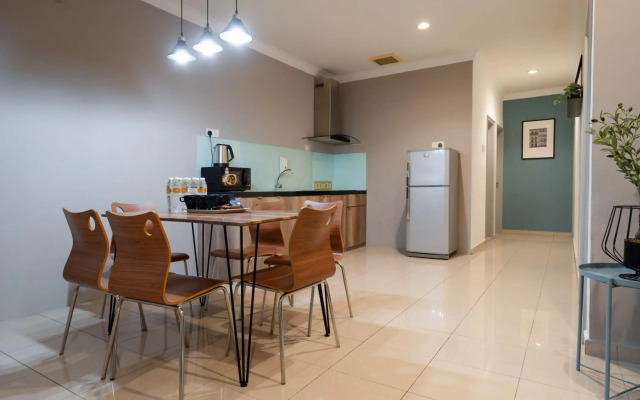 Golden View Serviced Apartment