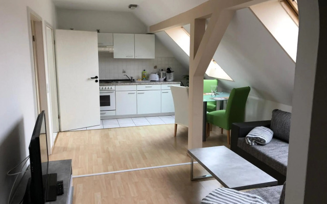 Kuschelige Dachgeschosswohnung am Clarapark