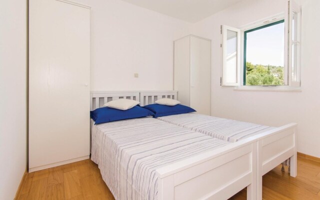 Stunning Home in Sevid With Wifi and 5 Bedrooms