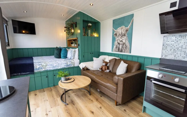 Willows Rest - 1 Bed Shepherd's Hut - Pentlepoir
