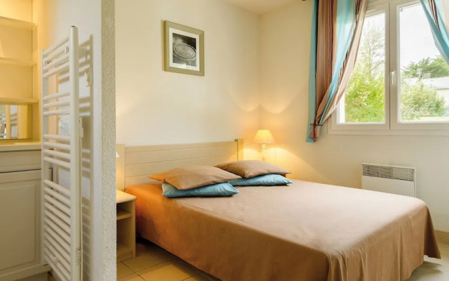 Cozy Breton Holiday Home Near the bay of Douarnenez