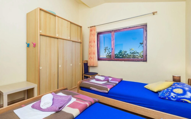 Awesome Apartment in Stara Novalja With 2 Bedrooms and Wifi