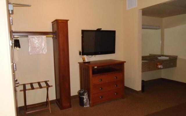 Casper C'mon Inn Hotel & Suites