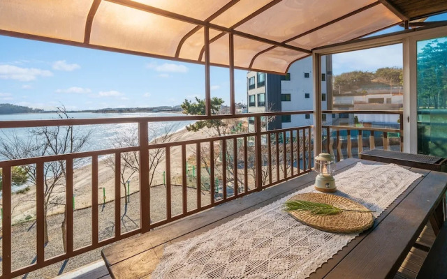 Yeongheungdo Rainbow Ocean View Pension