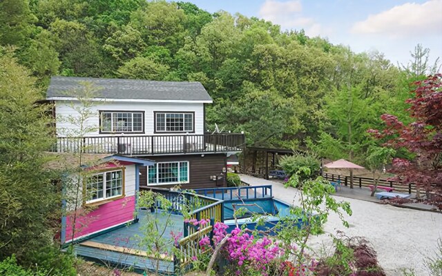 Yeosu Blue Sky Galaxy Pension