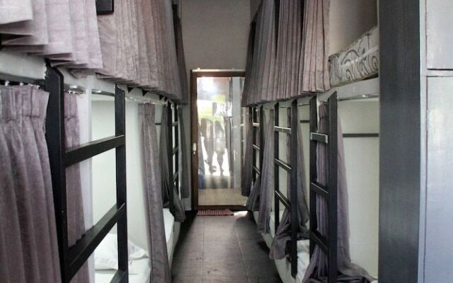 Hotel Sunset Capsule Hostel