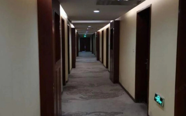 Golden Metropolis Hotel