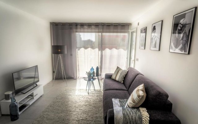 Modern 1 Bed Apartment In Prestigous Area Of Cannes A Short Walk To The Croisette And The Palais 1903