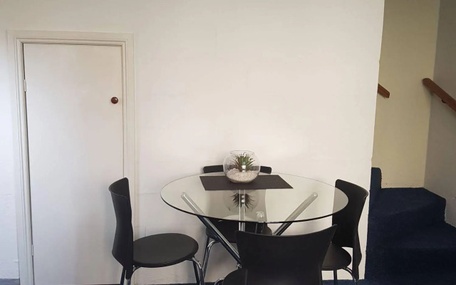 Alanvale Apartments & Motor Inn