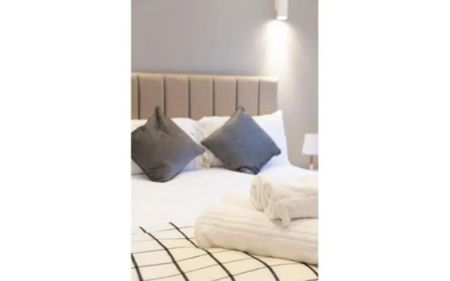 In Style Studio Apartment Close to Everything