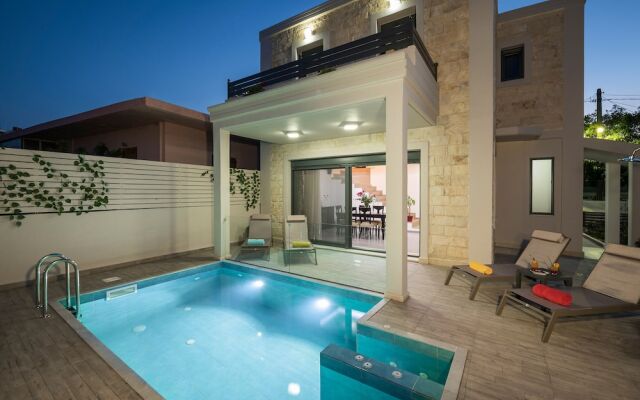 Beautiful Pool Villa for Relaxing Family Holidays