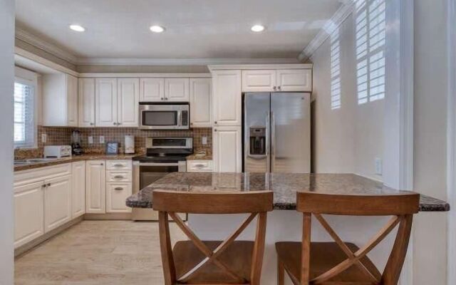 Banana Bay Club Beachside Villas