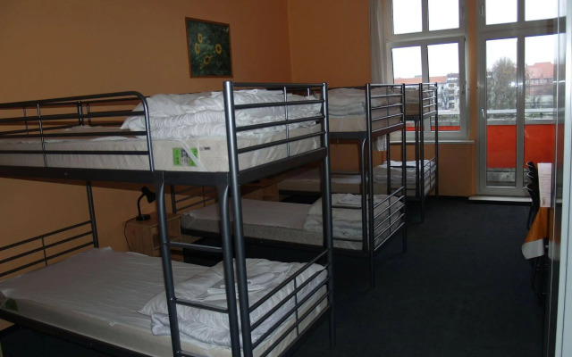 HappyGoLucky Hotel & Hostel
