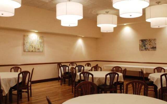 The Plaza Hotel & Suites Winona