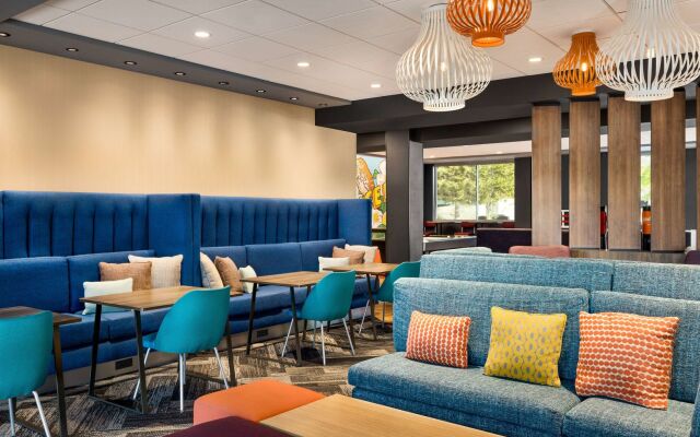 Tru by Hilton Lawrenceville Atlanta I-85 Sugarloaf