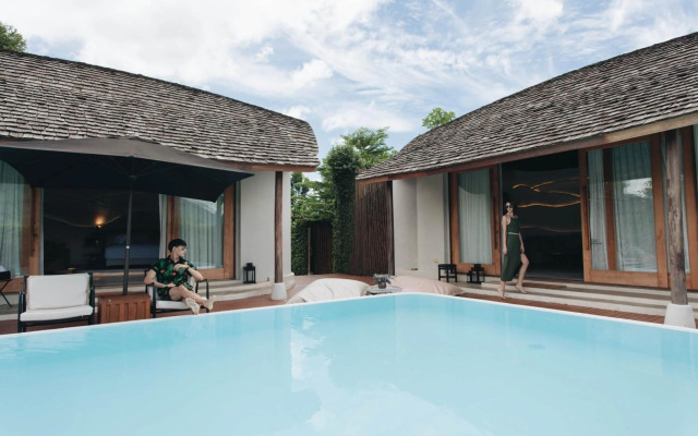 Boribot Pool Resort