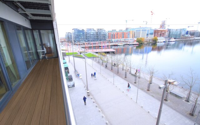 Grand Canal Quay View Apartment