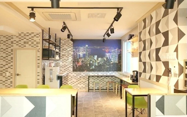 Moiri Guesthouse - Hostel