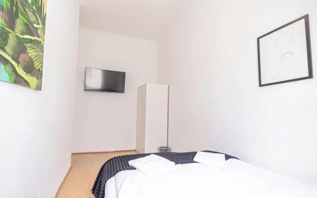 Long Stay 3BR Apartment Near Center