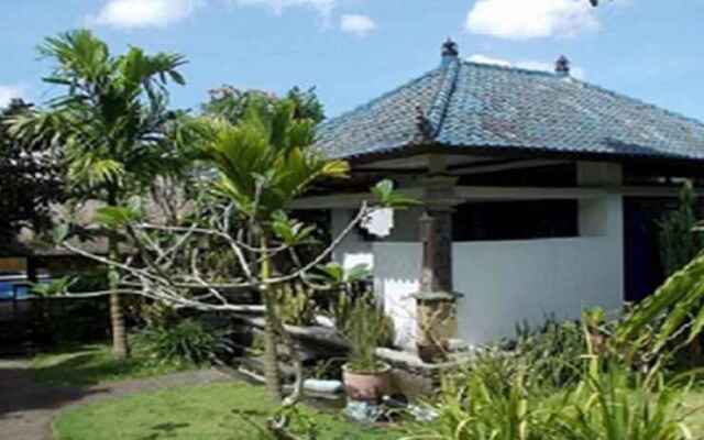 Senyum Villa