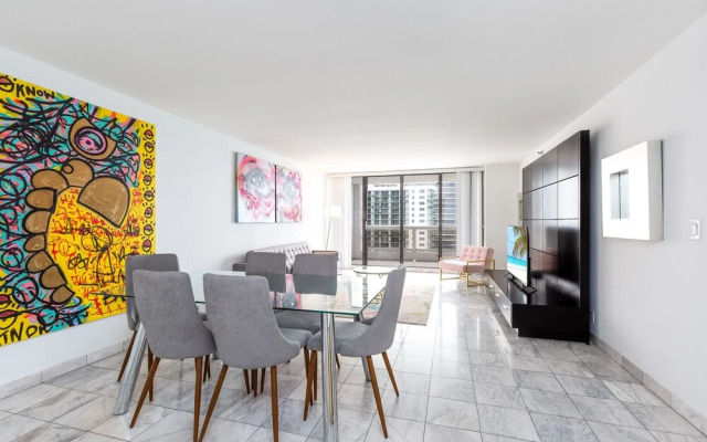 3 Bedroom Condo With Stunning Balcony View