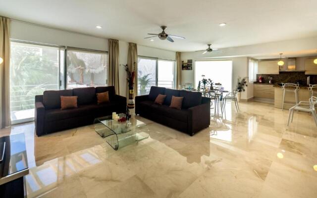 Luxurious & Central Condo In Playa Steps From The Beach