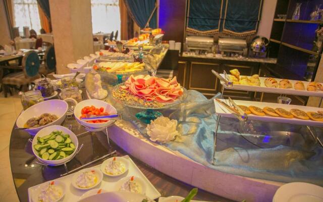 Queen's Suite Hotel