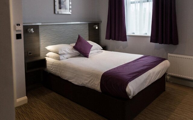Surya Hogs Back Hotel and Spa