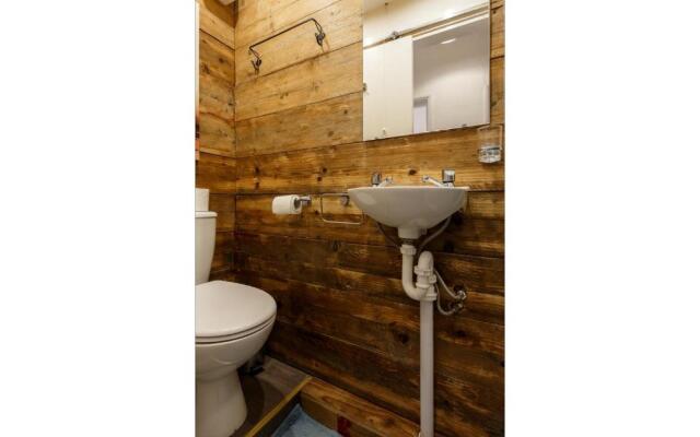 Charming, Well-Equipped Apt - 5 Minutes From Beach