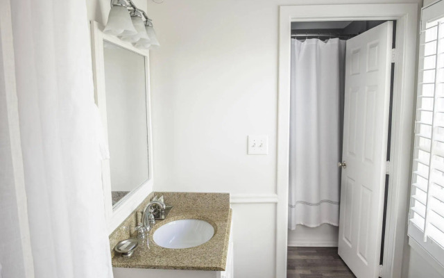 Vineyard Square Hotel & Suites