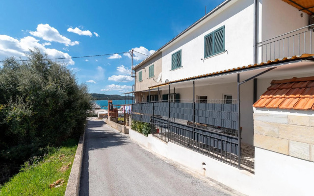 Apartment Radić-perfect location for summer activities