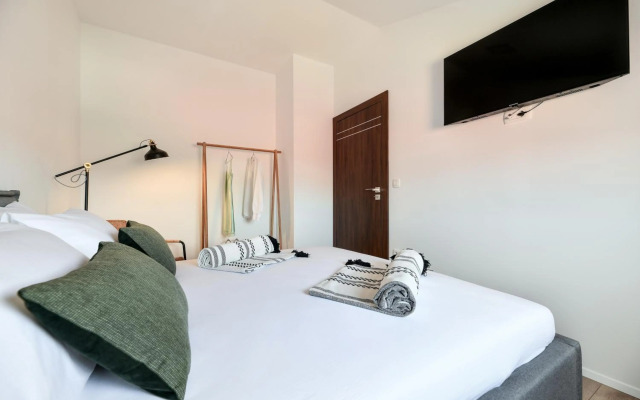 Modern holiday apartment "Libra" with swimming pool