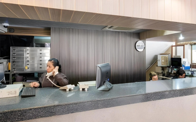 Watana Hotel